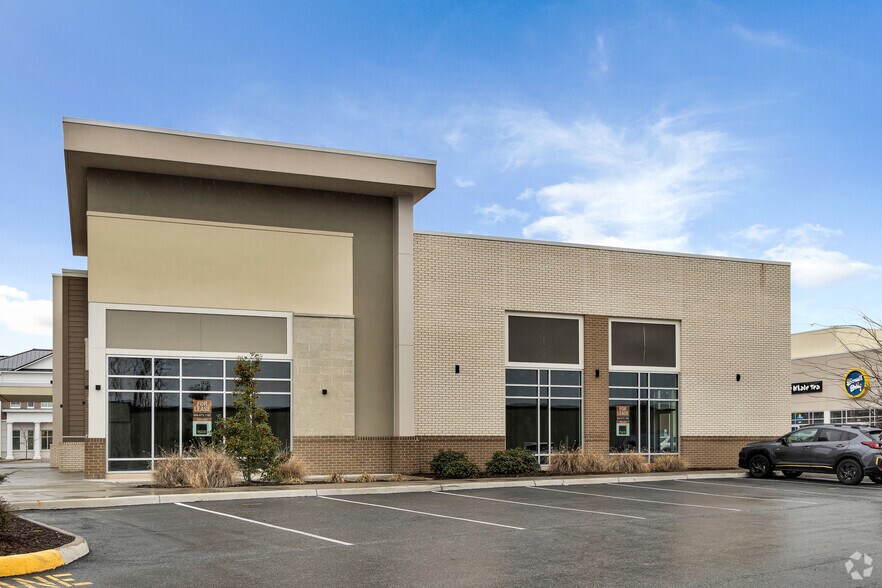 More Photos Of 601 Volvo Pky, Chesapeake Storefront For Lease