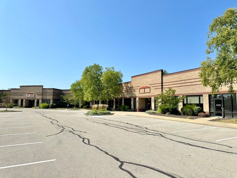 More Photos Of 8902 Vincennes Cir, Indianapolis Light Distribution For Lease