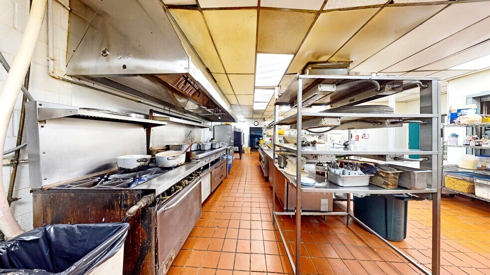More Photos Of 111 S 1st St, La Salle Restaurant For Sale