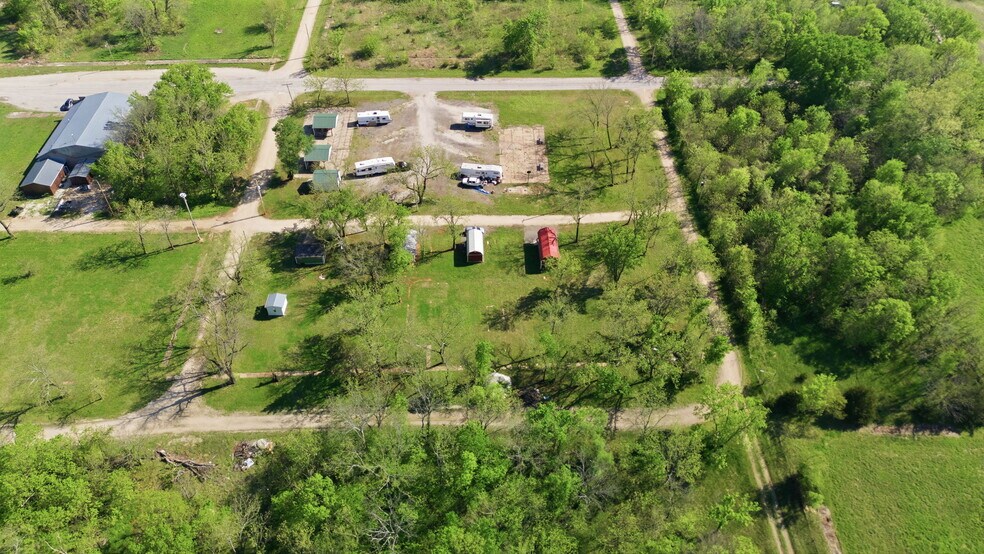 More Photos Of 74 2nd St, Moran Trailer Camper Park For Sale