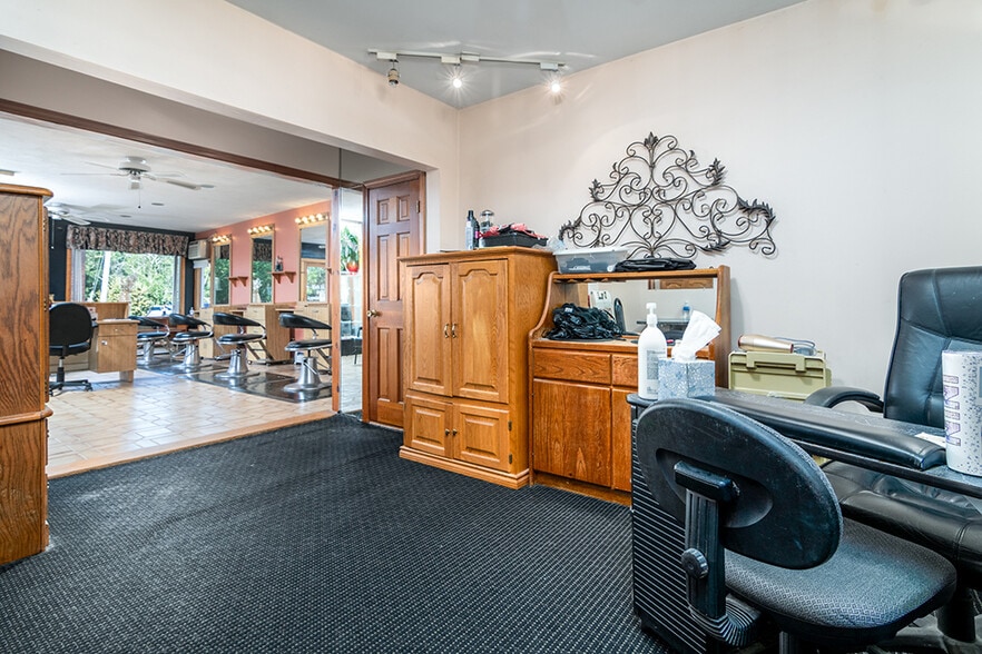 More Photos Of 1824 Warwick Ave, Warwick Storefront For Sale