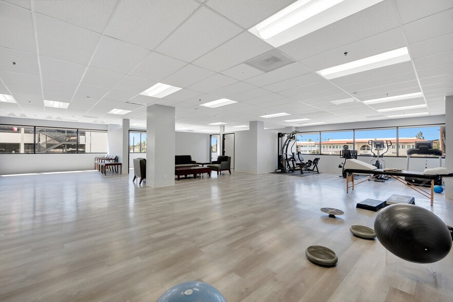 More Photos Of 18800 Delaware St, Huntington Beach Medical For Lease