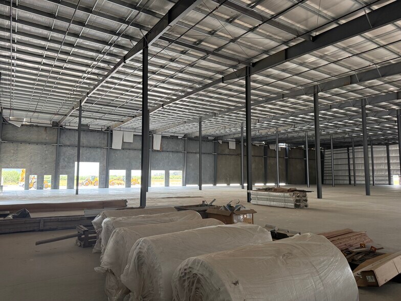 More Photos Of Industrial Circle @ G.B.I.C, Brownsville Warehouse For Lease