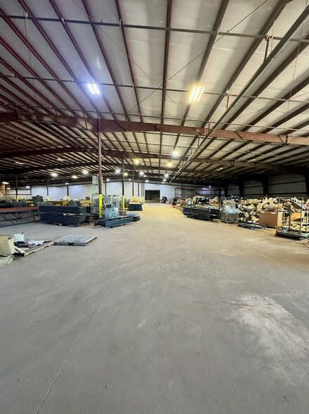More Photos Of 1301 Industrial Park Rd, Mountain Grove Warehouse For Lease