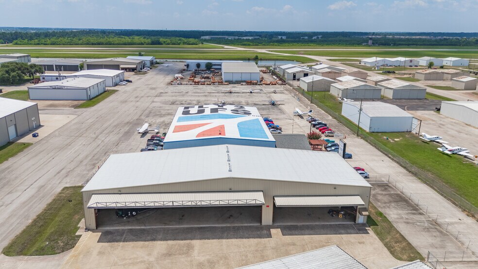 More Photos Of 20115 Stuebner Airline Rd, Spring Airplane Hangar For Lease
