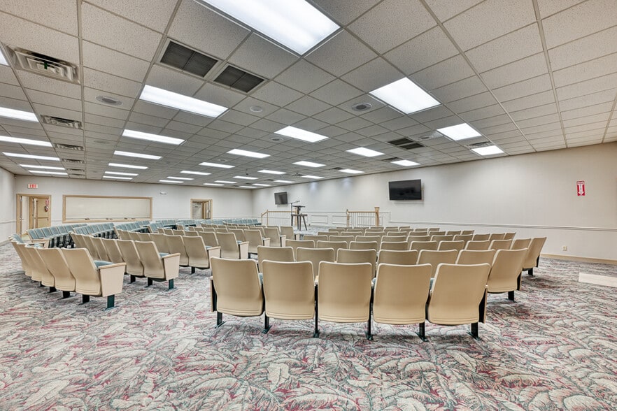 More Photos Of 5135 College St, Jacksonville Religious Facility For Sale