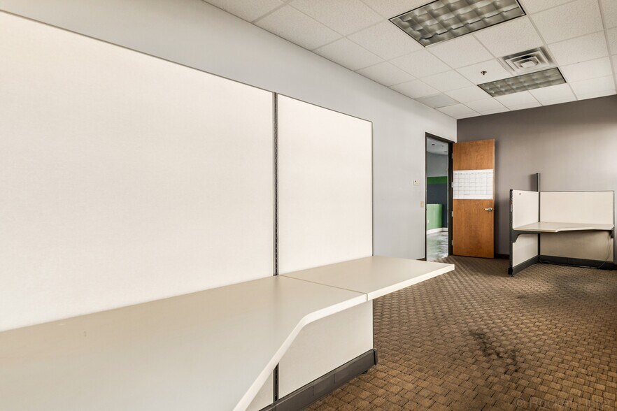 More Photos Of 5425 E Bell Rd, Scottsdale Medical For Lease