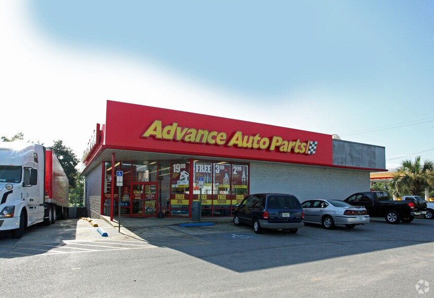 Primary Photo Of 810 N Pace Blvd, Pensacola Freestanding For Sale