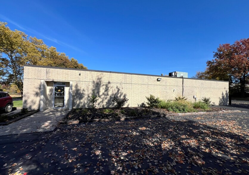 More Photos Of 595 Miami St, Akron Flex For Sale