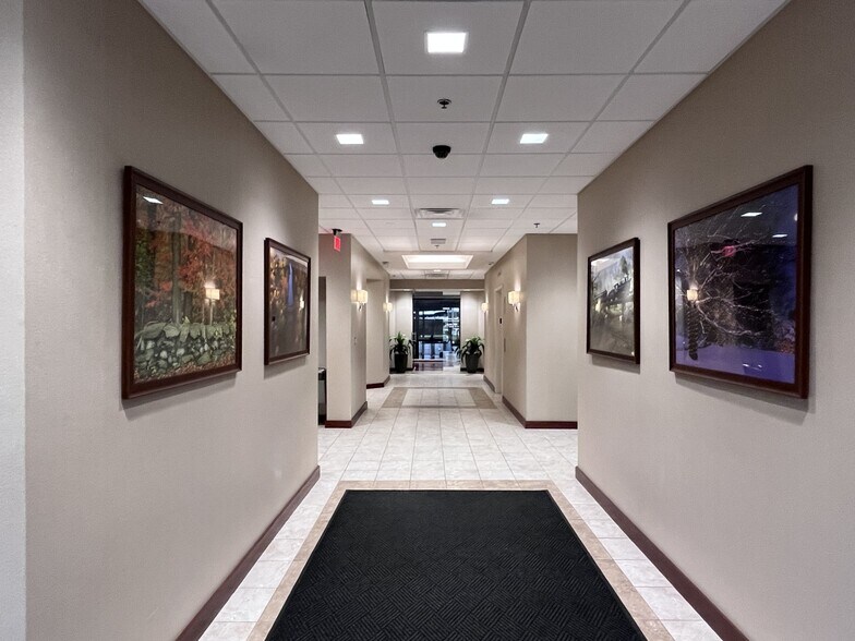 More Photos Of 10 Corporate Cir, New Castle Office For Lease