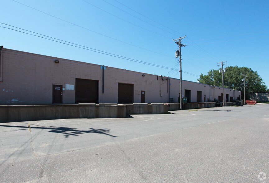 More Photos Of 8573-8591 N Jefferson Hwy, Maple Grove Warehouse For Lease
