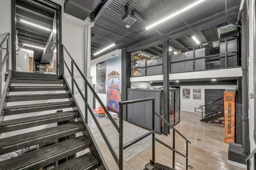 More Photos Of 3559 Bigelow Blvd, Pittsburgh Service For Sale