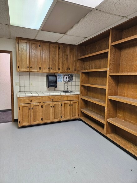 More Photos Of 142 N 9th St, Modesto Office For Lease
