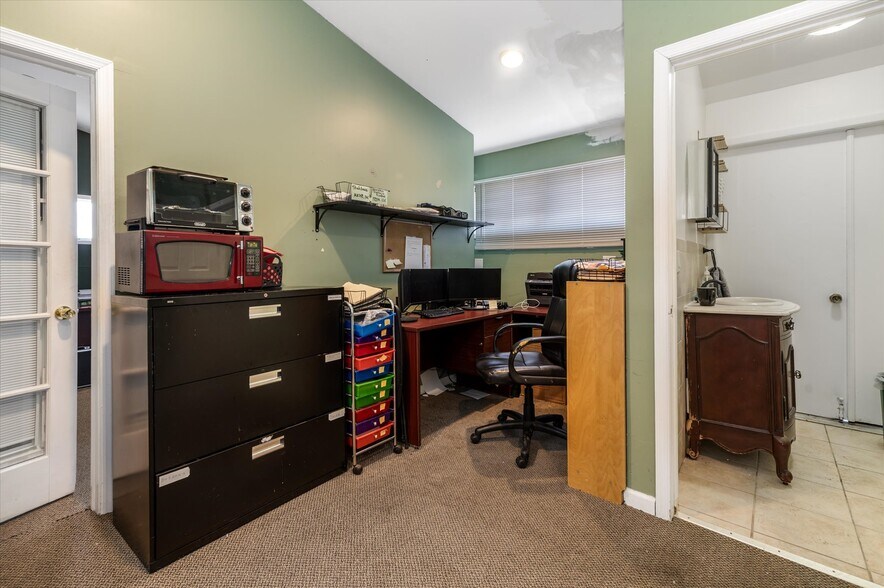 More Photos Of 12 Orchard St, Teaneck Office For Lease