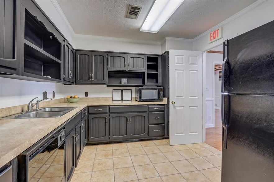 More Photos Of 249 N Price Rd, Sugar Hill Office For Sale