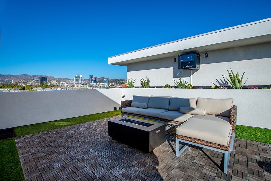 More Photos Of 1002 N Hudson Ave, Los Angeles Apartments For Sale