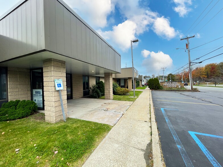 More Photos Of 230 Rock Hill Dr, Rock Hill Medical For Lease