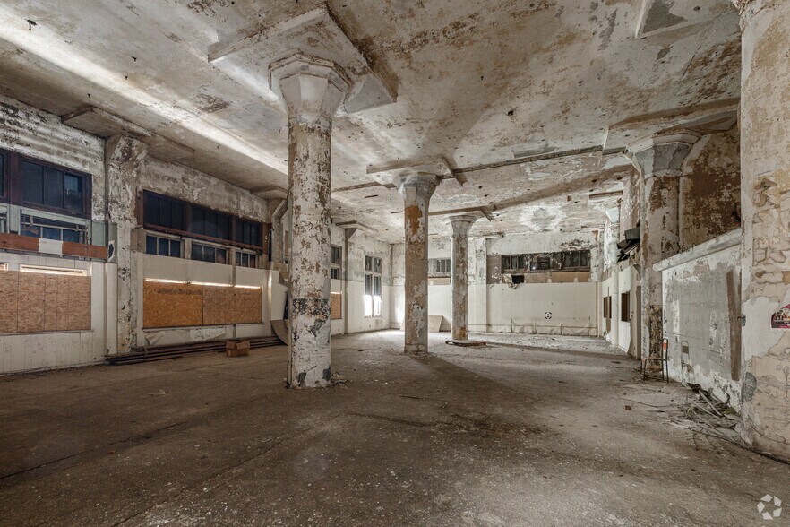 More Photos Of 40 E Garfield Blvd, Chicago Flex For Sale