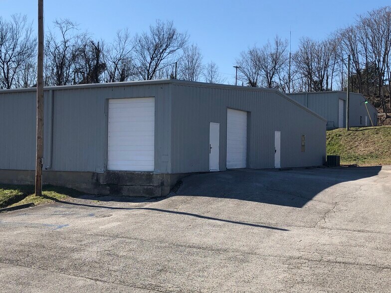 More Photos Of 1552 Columbia Ave, Franklin Manufacturing For Lease