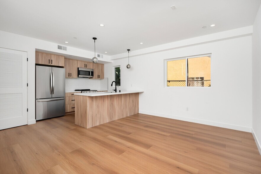 More Photos Of 726 Robinson St, Los Angeles Apartments For Sale