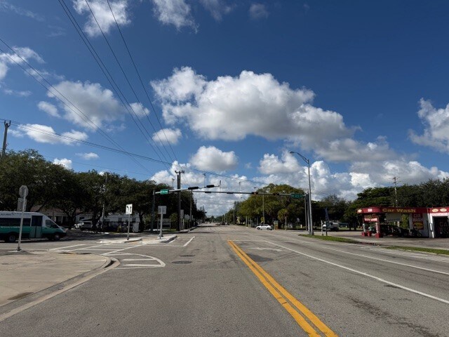 More Photos Of 12305 W Dixie Hwy, North Miami Auto Repair For Lease