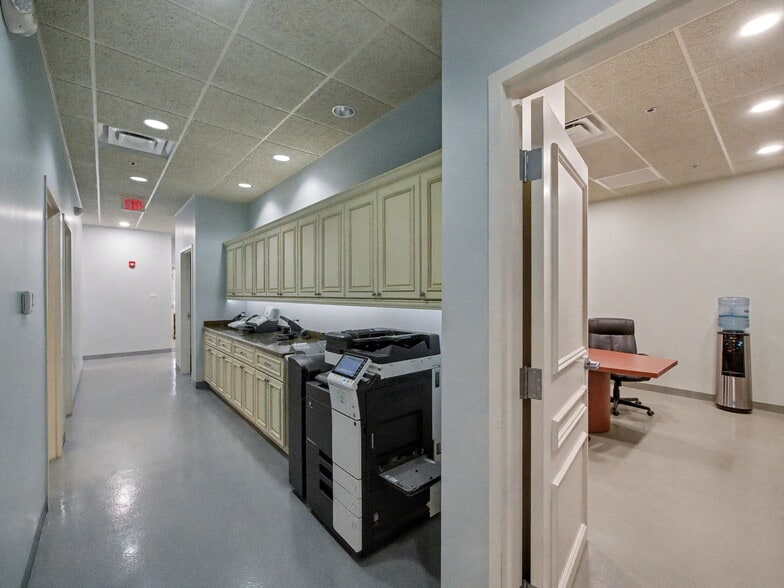 More Photos Of 6861 Garden Rd, Riviera Beach Warehouse For Sale