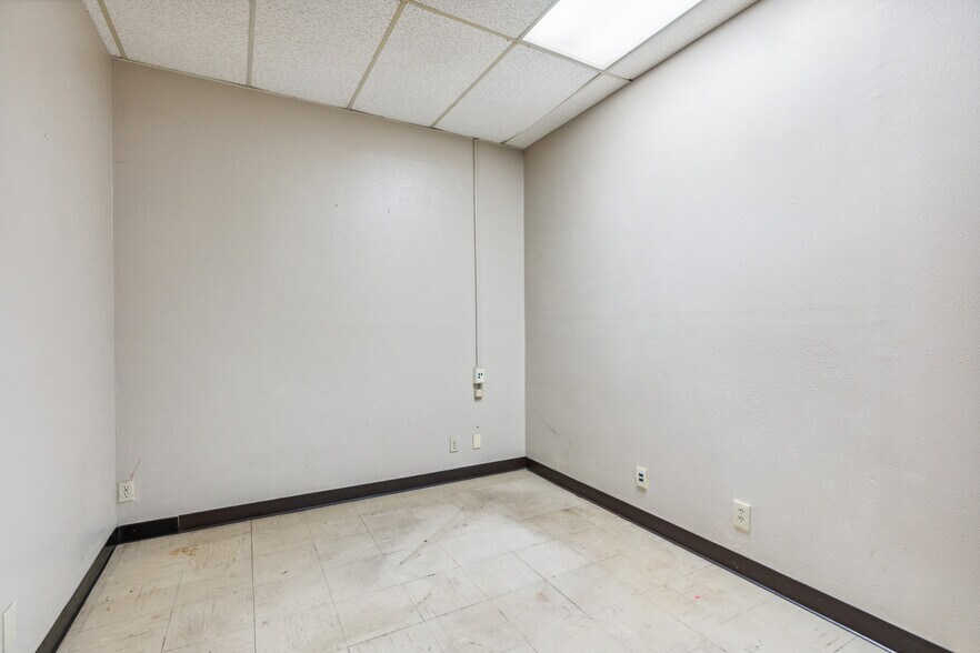 More Photos Of 2800 NE Loop 410, San Antonio Light Distribution For Lease