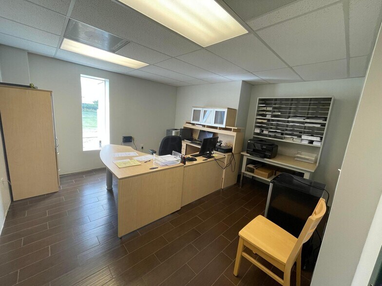 More Photos Of 15812 State Route 56 W, Mount Sterling Light Distribution For Sale