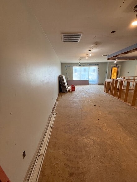 More Photos Of 352-362 W Bridge St, New Hope General Retail For Lease