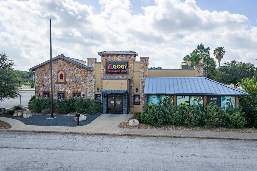 More Photos Of 4904 N Navarro St, Victoria Restaurant For Sale