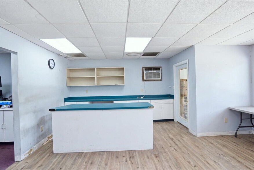 More Photos Of 46 N Scott St, Carbondale Self Storage For Lease