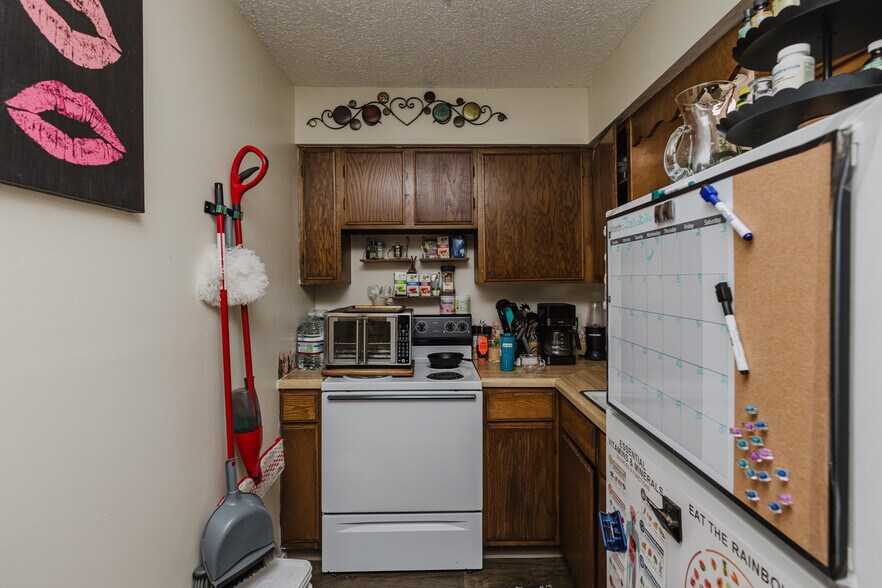 More Photos Of 401 E Avenue A, Hutchinson Apartments For Sale