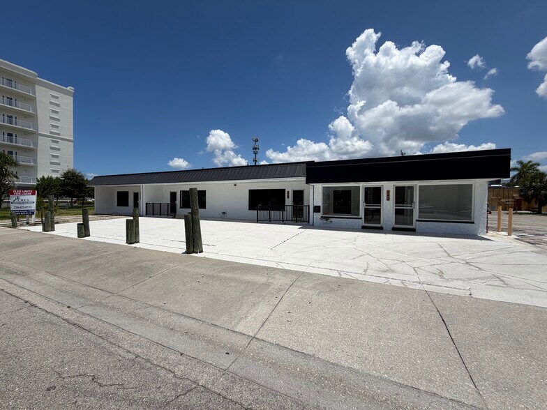 Primary Photo Of 837-843 Miramar St, Cape Coral Mixed Retail For Sale