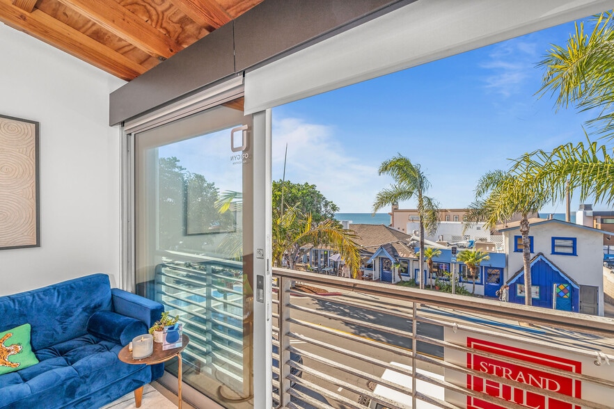 More Photos Of 1300 Highland Ave, Manhattan Beach General Retail For Sale