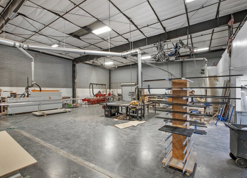 More Photos Of 23639 N 35th Dr, Glendale Manufacturing For Lease