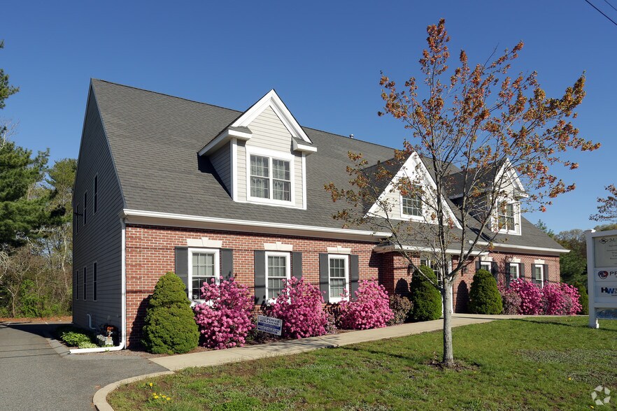 More Photos Of 2374 Diamond Hill Rd, Cumberland Office For Lease