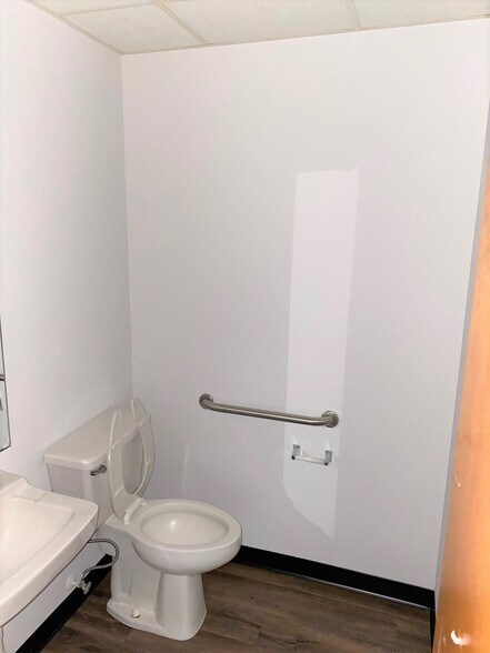 More Photos Of 1341 10th St E, Palmetto Unknown For Lease