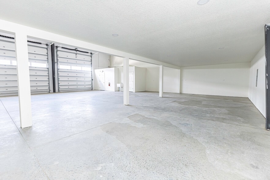 More Photos Of 11089 N US Highway 301, Oxford Light Manufacturing For Lease