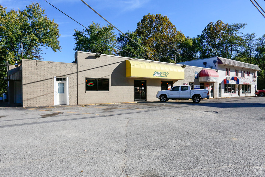 Primary Photo Of 4768-4770 US Route 60, Huntington Storefront Retail Residential For Lease