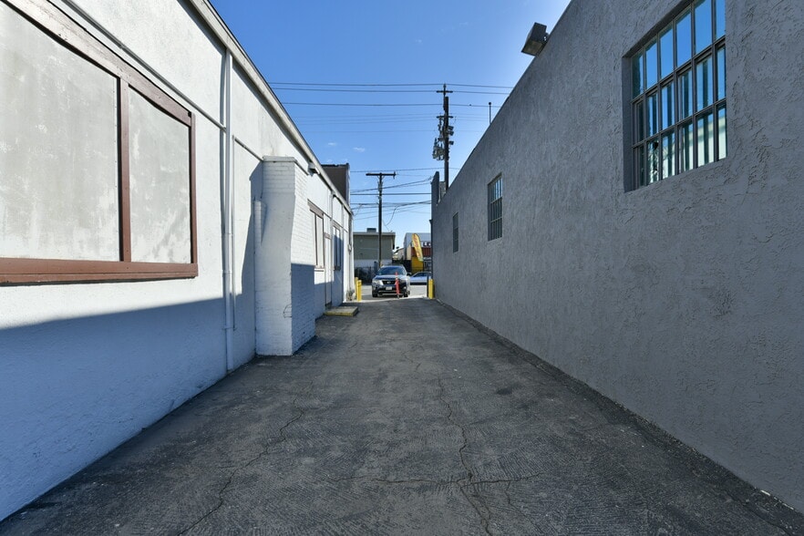 More Photos Of 4443 Lennox Blvd, Inglewood General Retail For Lease