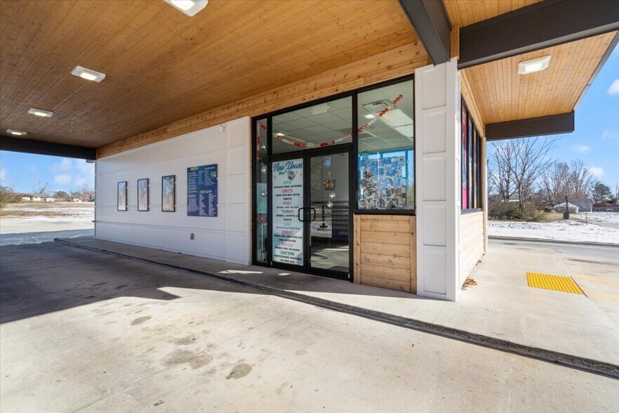 More Photos Of 1607 W New Hope Rd, Rogers General Retail For Sale