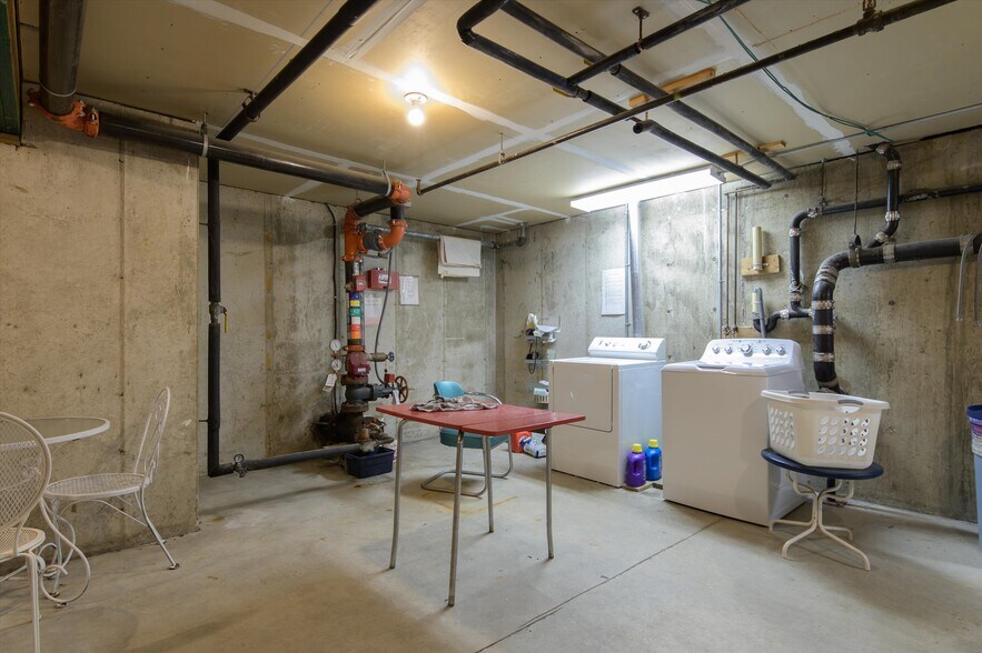 More Photos Of 156 Main St, Ludlow Office For Sale
