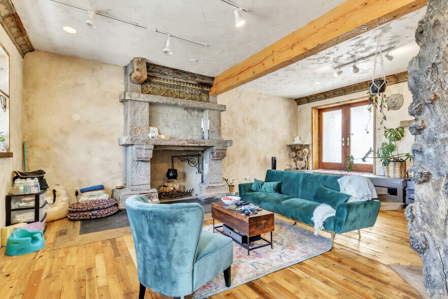 Primary Photo Of 32 E Utah Ave, Payson General Retail For Lease