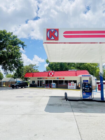 More Photos Of 1606 Shepard Ln, Intercession City Convenience Store For Sale