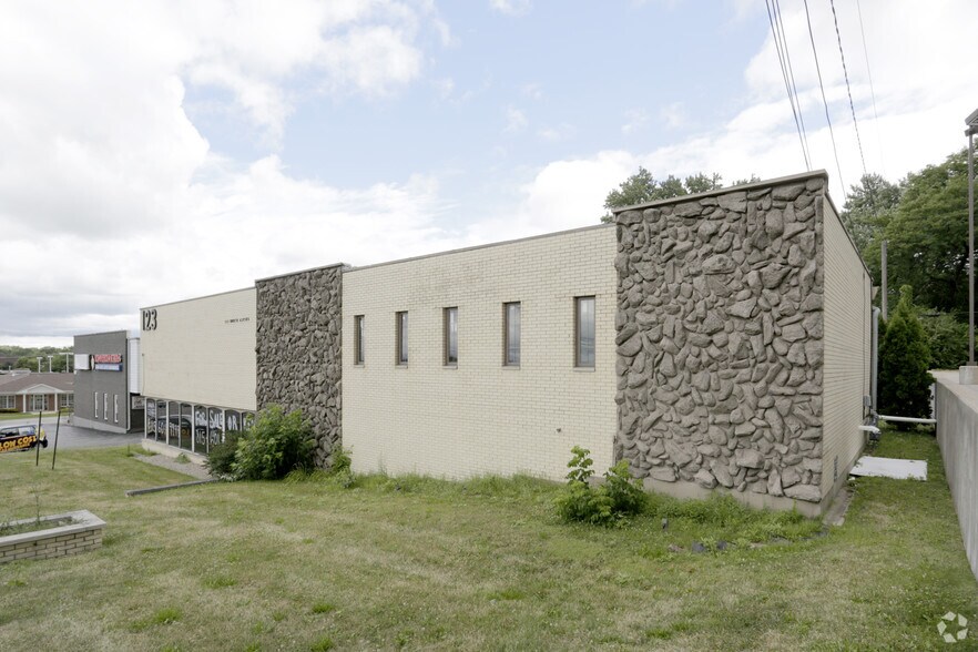 More Photos Of 123 N Alpine Rd, Rockford Freestanding For Sale