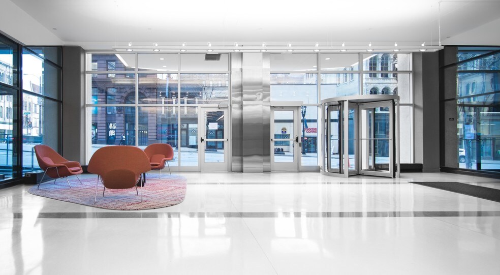 More Photos Of 250 E Wisconsin Ave, Milwaukee Office For Lease