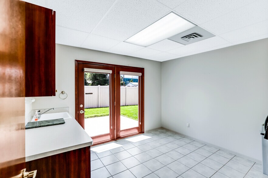 More Photos Of 9629 N Colfax Rd, Spokane Office For Sale