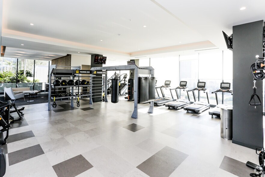 More Photos Of 1200 S Figueroa St, Los Angeles Apartments For Lease