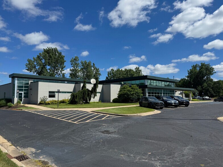 More Photos Of 3350 Broadmoor Ave SE, Grand Rapids Medical For Lease