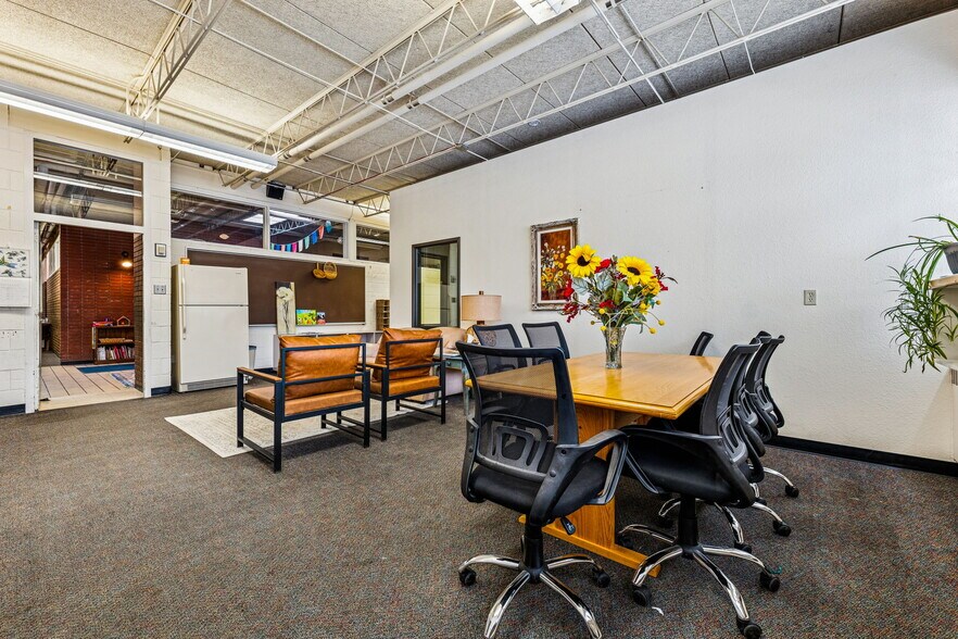 More Photos Of 658 S East St, Bayfield Flex For Sale